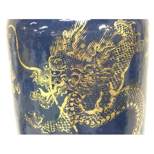 847 - A Chinese gilt dragon porcelain vase, 25.5cm tall. No obvious large damage or restoration. This lot ... 