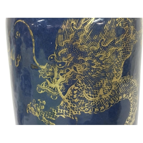 847 - A Chinese gilt dragon porcelain vase, 25.5cm tall. No obvious large damage or restoration. This lot ... 