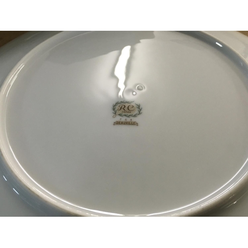 905 - A dinner set by Deauville. Postage D