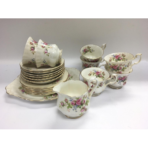 913 - A Royal Albert tea service in Moss Rose pattern. Shipping category D.