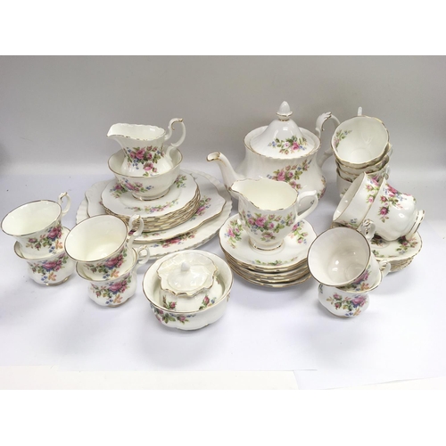 914 - A Riyal Albert Moss Rose tea service, both first and second quality. Shipping category D.