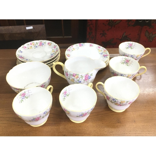 964 - A Shelley Rose on Trellis tea set including cups and saucers. No obvious damage or restoration This ... 