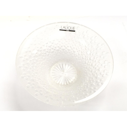 983 - A small Lalique bowl, approximately 14cm wide. This lot cannot be posted