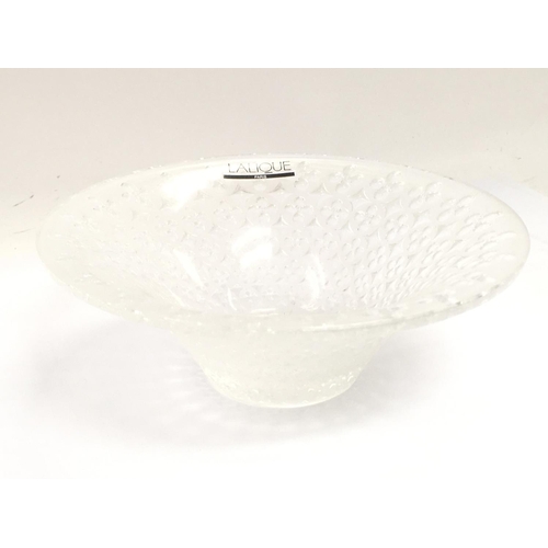 983 - A small Lalique bowl, approximately 14cm wide. This lot cannot be posted