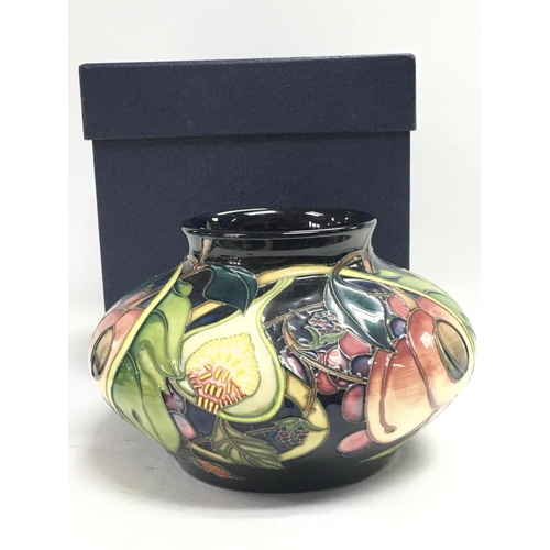 985 - A Boxed Moorcroft Queens Choice vase , 11cm tall. No obvious damage or restoration. This lot cannot ... 