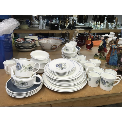 986 - Wedgewood Susie Cooper dinner set containing cups and plates etc. This lot cannot be posted