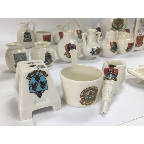 995 - A collection of 46 items of WH Goss ware with various crests and model shapes. NO RESERVE