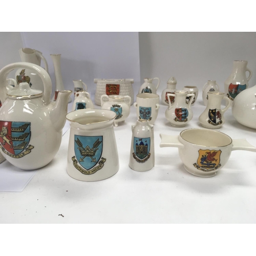 995 - A collection of 46 items of WH Goss ware with various crests and model shapes. NO RESERVE