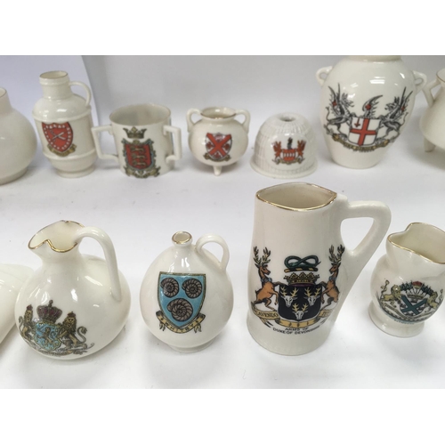 996 - A collection of 35 items of WH goss ware with various crests and model shapes. NO RESERVE