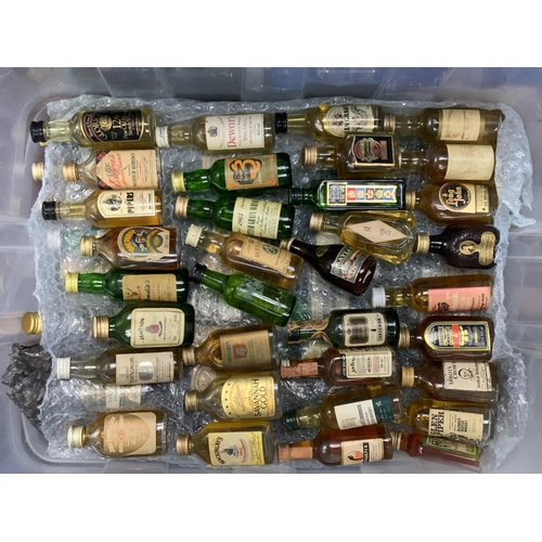 1819 - A large collection of vintage single and blended whiskys. Inc Macallan 10 year old(D) postage not a... 