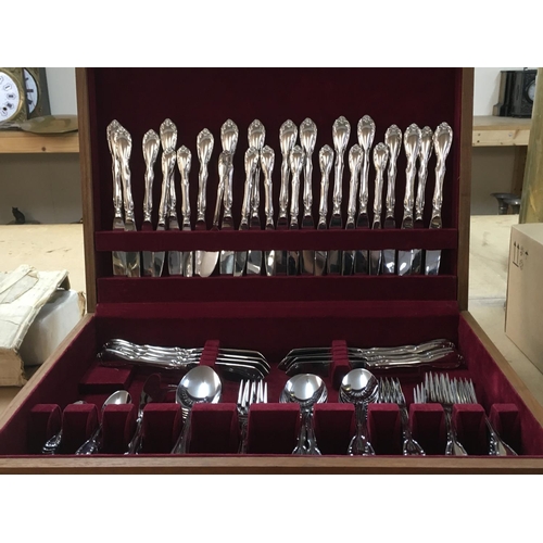 1827 - Canteen of Noritake Serenada stainless silver cutlery including knives, forks and spoons. Postage ca... 