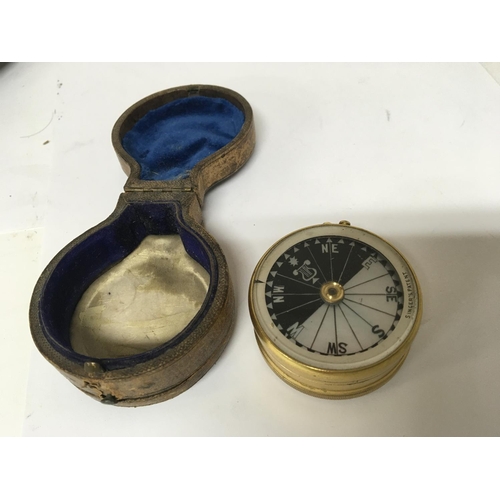 739 - A Quality Victorian gilt metal pocket barometer and compass with makers stamp Singers patent. In a l... 