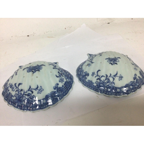 859 - Two 19th century Chinese Export porcelain shell shaped dishes some damage. Diameter 15cm.