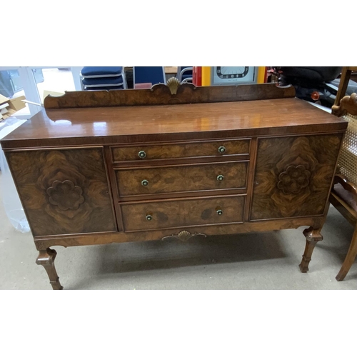 1305 - A 1930s Walnut veneered sideboard. (D)