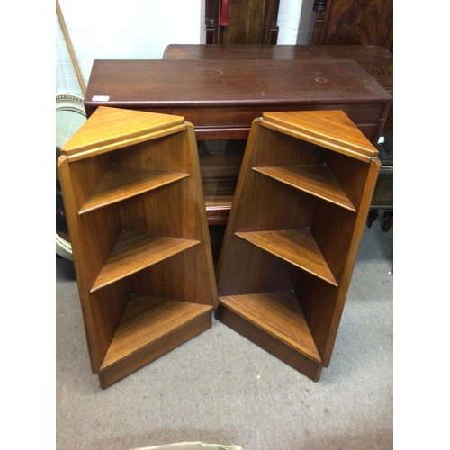 1417 - G-Plan Mid 20th century design Corner shelf units. Dimensions 18x47x85cm