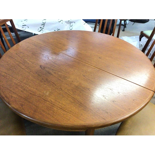 1418 - A G-Plan dining table and chairs. Table dimensions 72cm tall, width 120