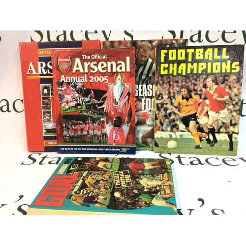 1870 - A collection of football annuals, books and VHS tapes including Goal 1976, All Stars Football books,... 