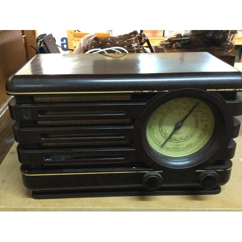 2014 - A vintage radio Philips 371U/15. Postage cat C. NO RESERVE