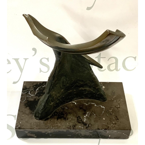 811 - An stylised Abstract bronze sculpture of an eagle in flight, Ltd edition 169/200, indiscrenable sign... 