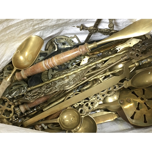 157 - An lot of assorted brassware. No reserve