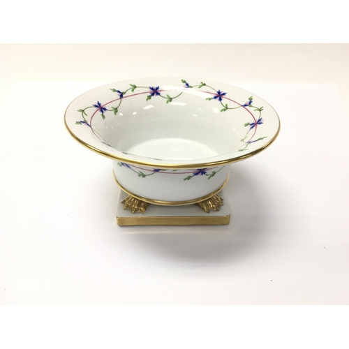 185 - A Herend hand painted bowl. 14.5cm diameter no obvious damage noted. Postage D. NO RESERVE