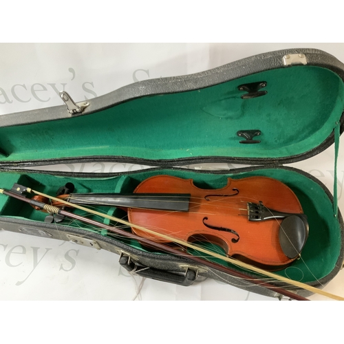 284 - 2 violins, 1 including a case, made in China (Skylark) and the other violin is also made by Skylark ... 