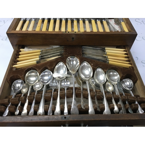 321 - Viners LTD Sheffield 1930s cased cutlery set. No reserve