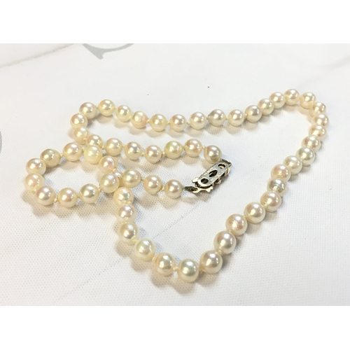 4 - A Collection of jewellery including a pearl necklace with a 9ct gold clasp,