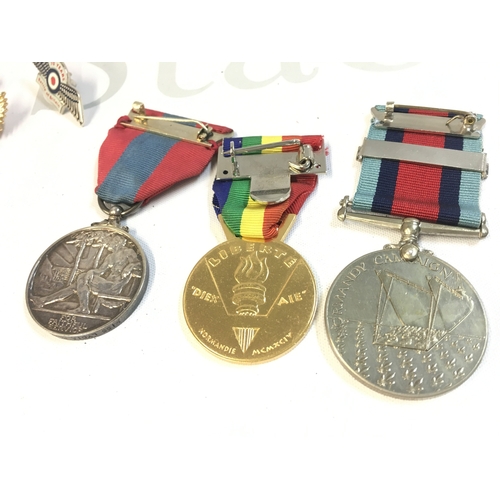 47 - A Collection of WW2 medals including Defence medal, War medal, 1939-45 star and France and Germany s... 