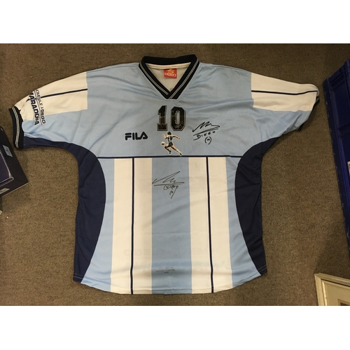 487 - A signed Diego Maradona shirt, with a certificate of authenticity.