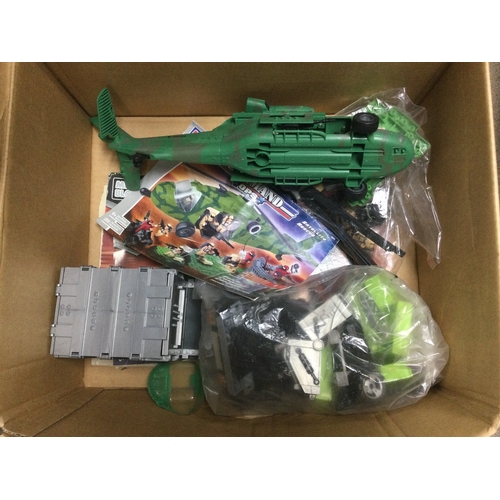 532 - A box of boxed die cast vehicles, mainly 1/18 scale plus a box of Mega Blocks construction models (2... 