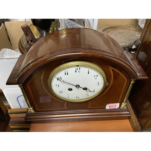 602 - 2 Vintage mantle clocks (D)