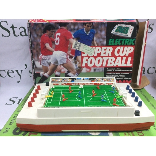 605 - A vintage Subbuteo table soccer game and a boxed Tomy Super Cup football game (2).