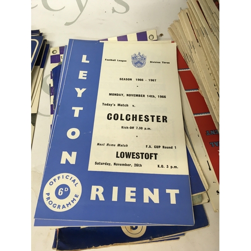 622 - A large collection of vintage football programmes including mostly Arsenal, Chelasea and Leyton Orie... 