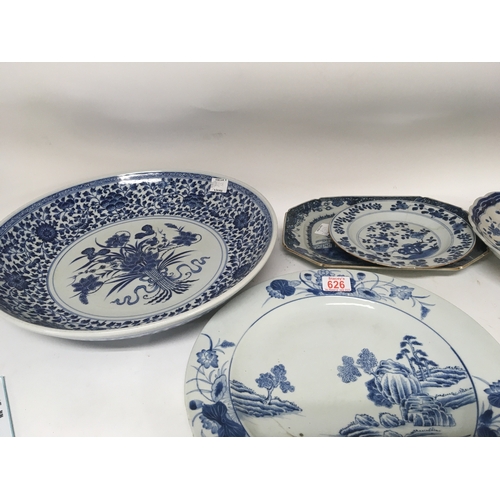 626 - A collection of 18th Century Chinese Export porcelain blue and white porcelain and other similar blu... 