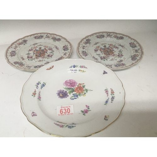 630 - A Meissen porcelain plate hand painted with sprays of flowers and a pair of Sampson Armorial plates ... 