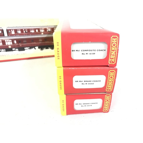 19 - A Boxed Hornby 00 Gauge The Pine Express Coaches #R4229.