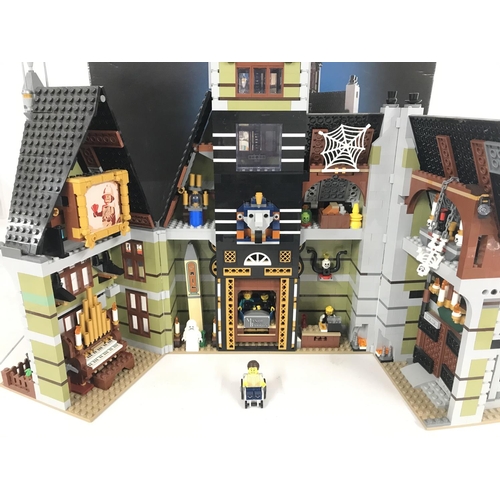 2 - A Lego Fairground Collection Haunted House with Box. #10273.(2).