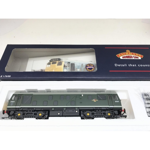 219 - A Boxed Bachmann Class 25/1 Bo-Bo Diesel D5211 Green #32-325.