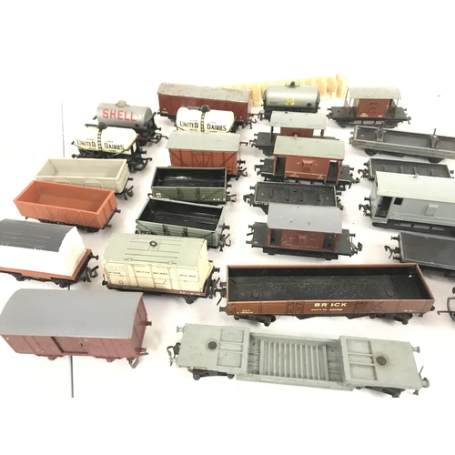 28 - A Collection of Loose 00 Gauge Wagons and 2 Locomotives.