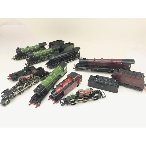 335 - A Collection of 00 Gauge Locos. Tenders ideal for Spare Parts and Repairs. No Reserve.