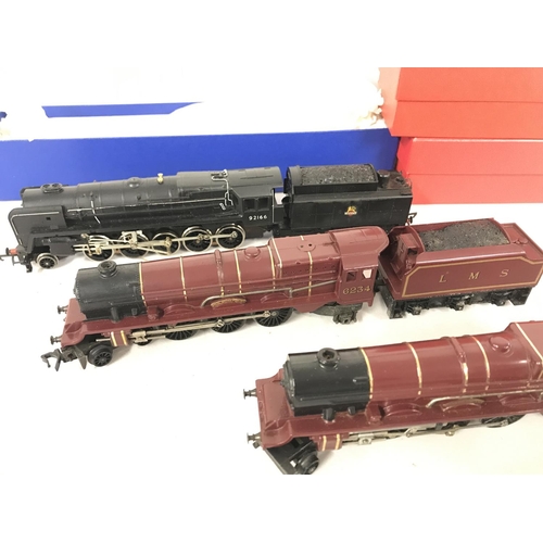 39 - 4 X 00 Gauge Locomotives by Hornby/Tri-ang.