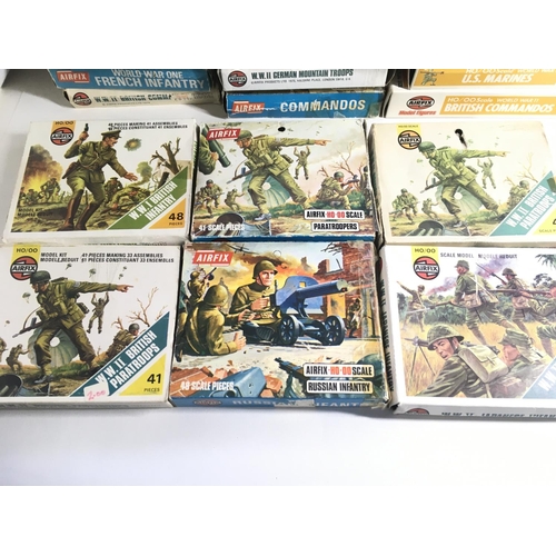 485 - A collection of 23 original vintage boxed Airfix figures. IncludesWWI..WWII pfeaturing 8th army..Af ... 