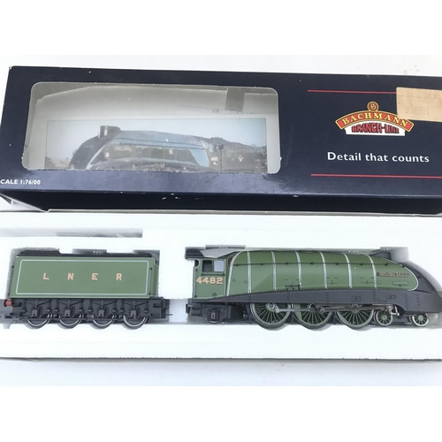 526 - A Boxed Bachmann 00 Gauge A4 4482 Golden Eagle LNER Doncaster Green S/C #31-956.