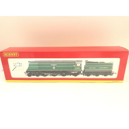 532 - A Boxed Hornby 00 Gauge Battle Of Britain Class 34081 92 Squadron #R2220.