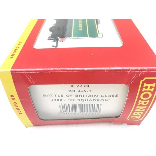 532 - A Boxed Hornby 00 Gauge Battle Of Britain Class 34081 92 Squadron #R2220.