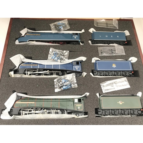 538 - A Boxed Bachmann 00 Gauge Commonwealth Of Australia Set in Presentation Box.