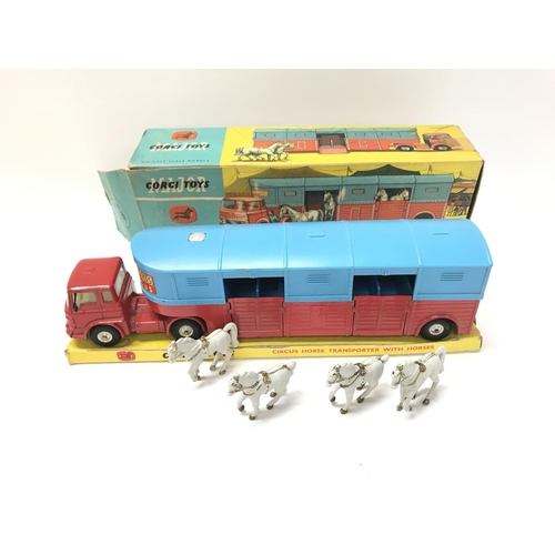 66 - A Boxed Corgi Circus Horse Transporter With Horses #1130. Box Is Worn.