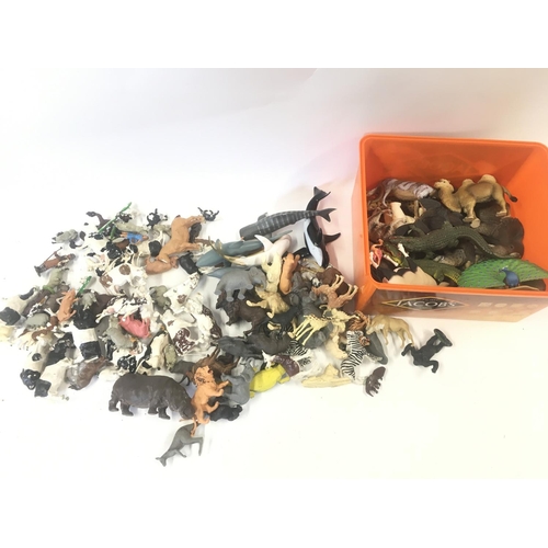 731 - A Collection of Plastic Sea. Farm. Zoo Animals Including Some Britains. NO RESERVE