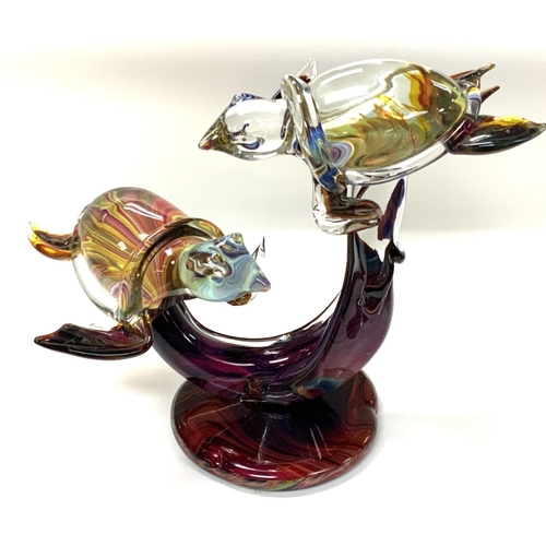 1011 - A Chalcedony glass sculpture in the form of 2 diving turtles from the Tagliapietra Murano glass foun... 